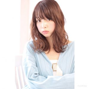 鎖骨ミディ × パーマ × 切りっぱなし