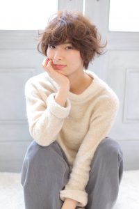 短いスタイルは明るめカラーがおススメ♪