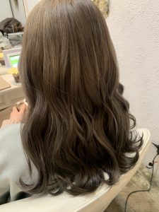 《ミルクティーベージュ》