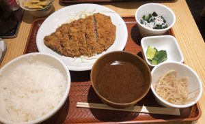 とんかつは飲み物。
