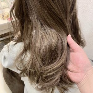 ブラウンベージュ