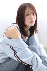 ミディアムレイヤーヘア